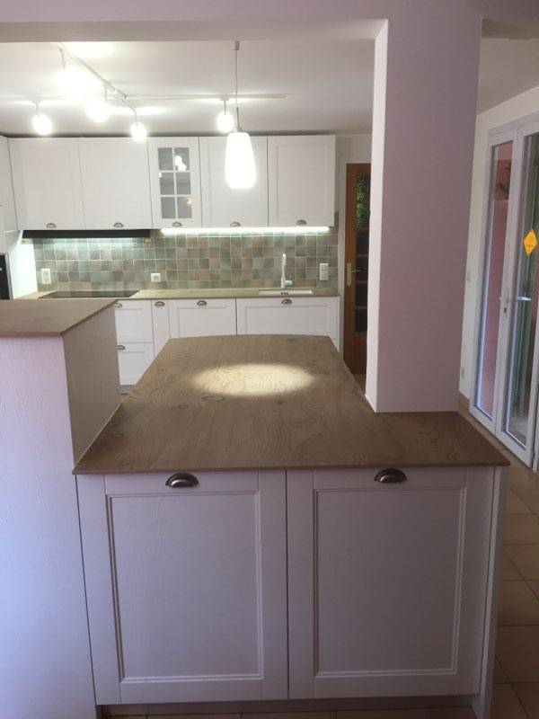 Cuisine sur mesure avec plan de travail neolith