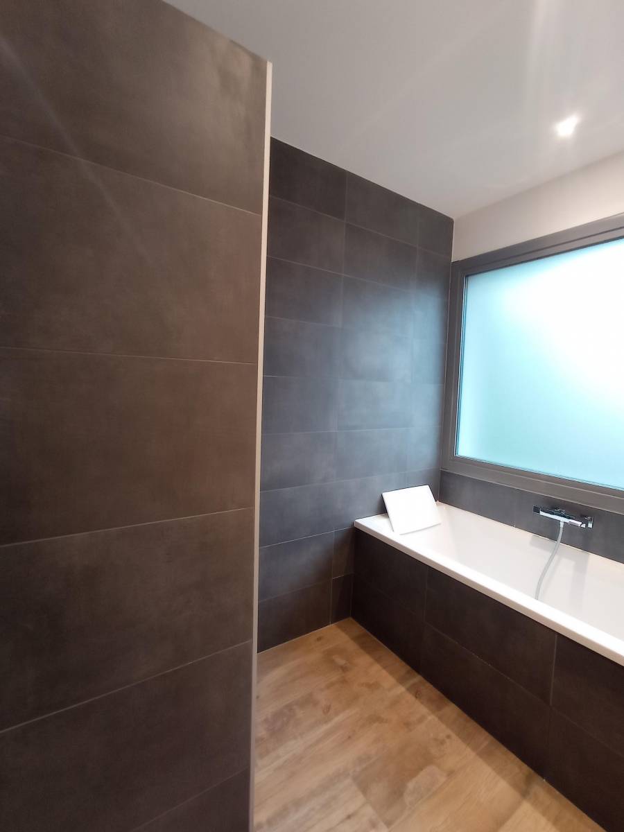 Salle de bain avec baignoire jacob delafon