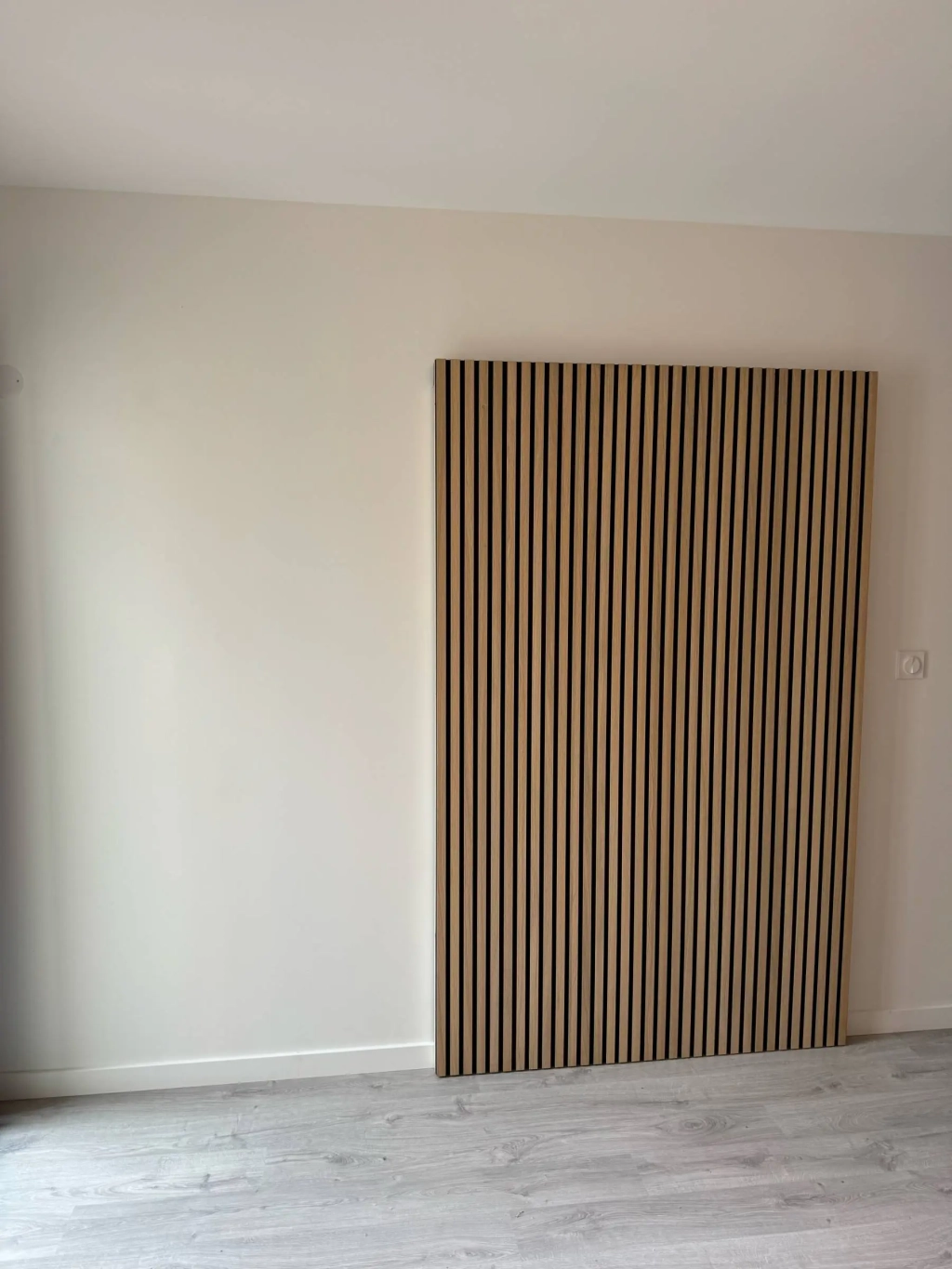 PORTE SUR MESURE SEPARATIVE EN  BOIS ACOUSTIQUE ET  COULISSANTE