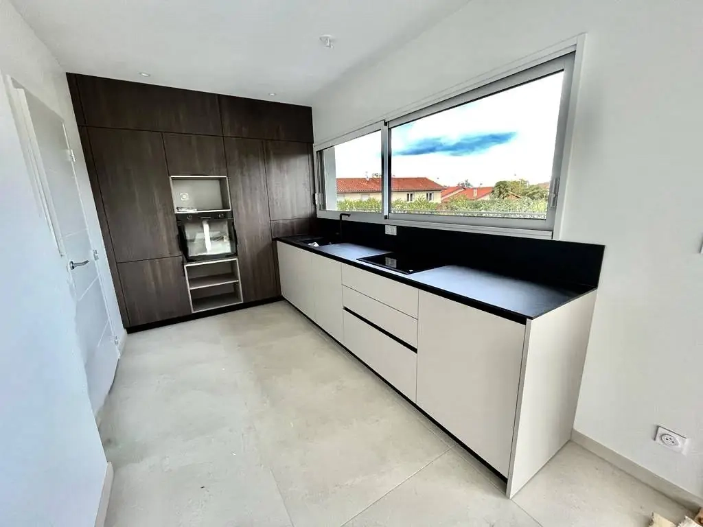 Cuisine sur mesure pour appartement T4+1 à Genas
