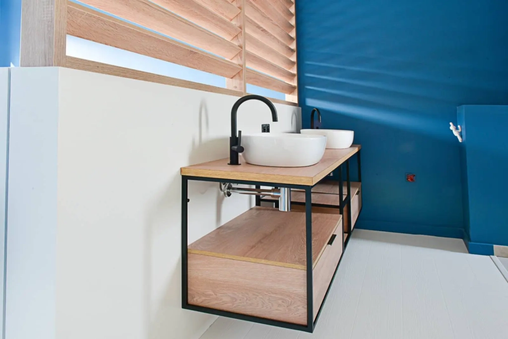 Salle de bain sur mesure avec baignoire îlot dans l'est de Lyon