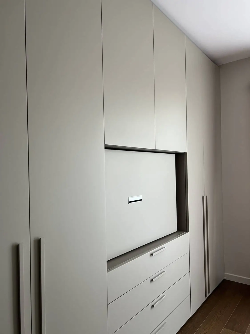 Dressing sur mesure avec rangements intégrés sur Lyon