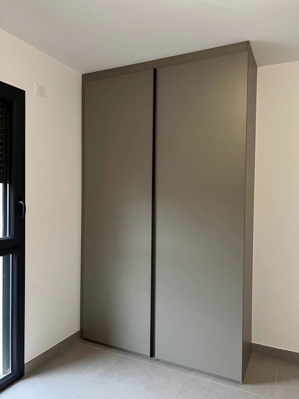 Réalisation d’un dressing sur mesure gris cachemire à Pusignan