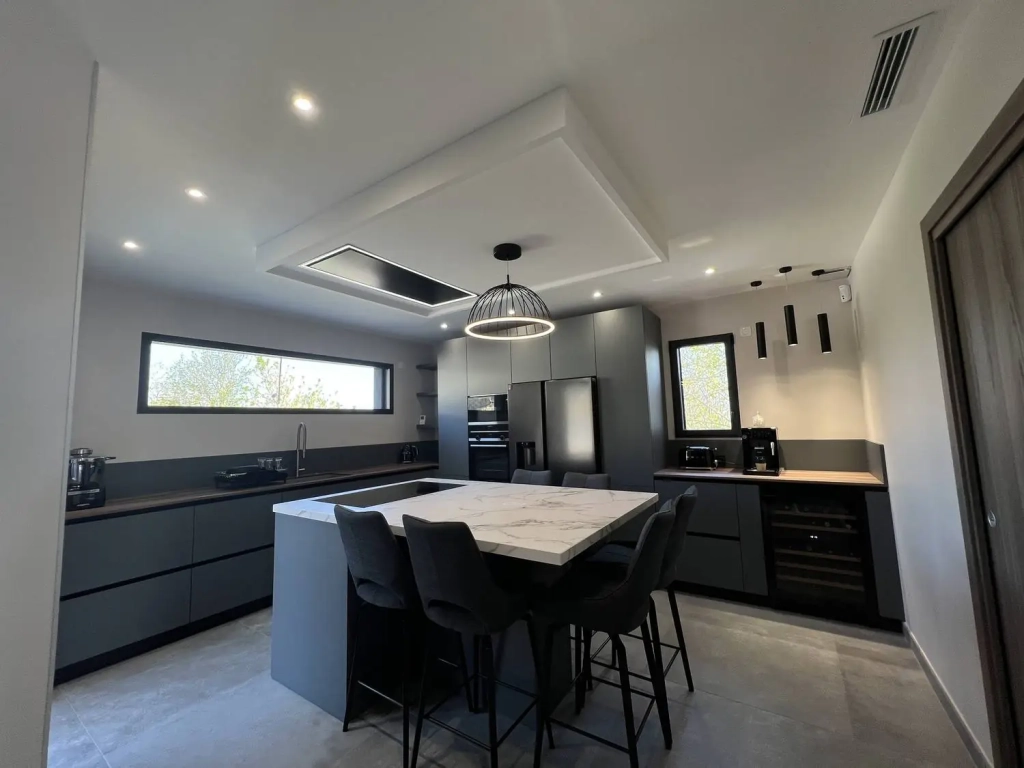 Cuisine sur mesure avec ilot central à Genas