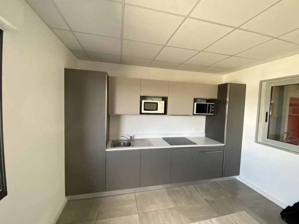 Réalisation et installation d'une cuisine en pack SAINT BONNET DE MURE
