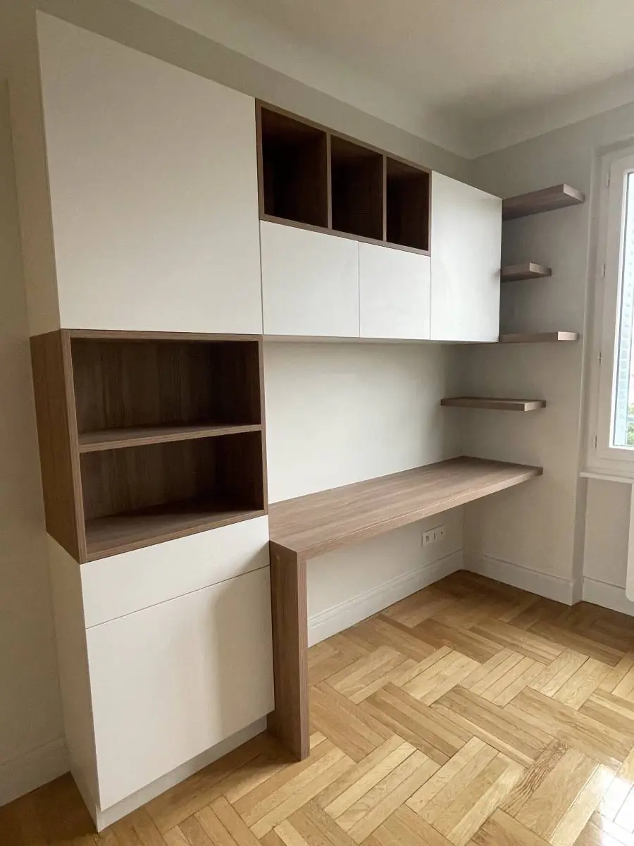 Installation d'un bureau avec espaces de rangement proche de Lyon