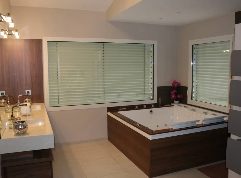 Salle de bain sur mesure avec balnéo sur Lyon